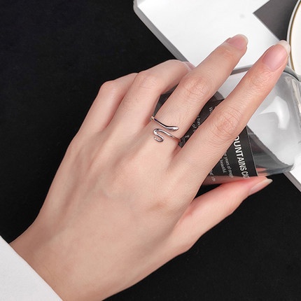 Cincin Model Terbuka Adjustable Desain Ular Gaya Korea Untuk Wanita