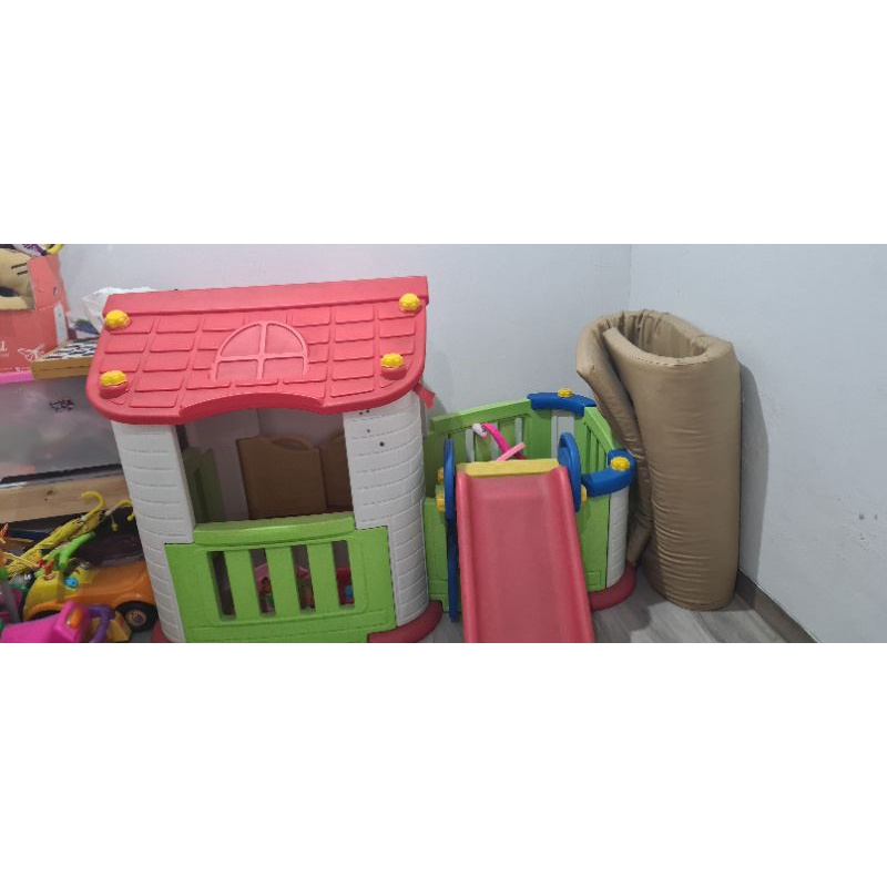 Preloved maknan rumah perosotan. big happy tobebe playhouse