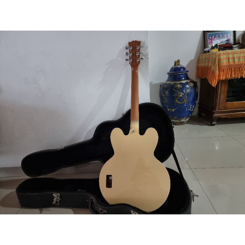 Gibson ES335 tom delonge custom ava signature