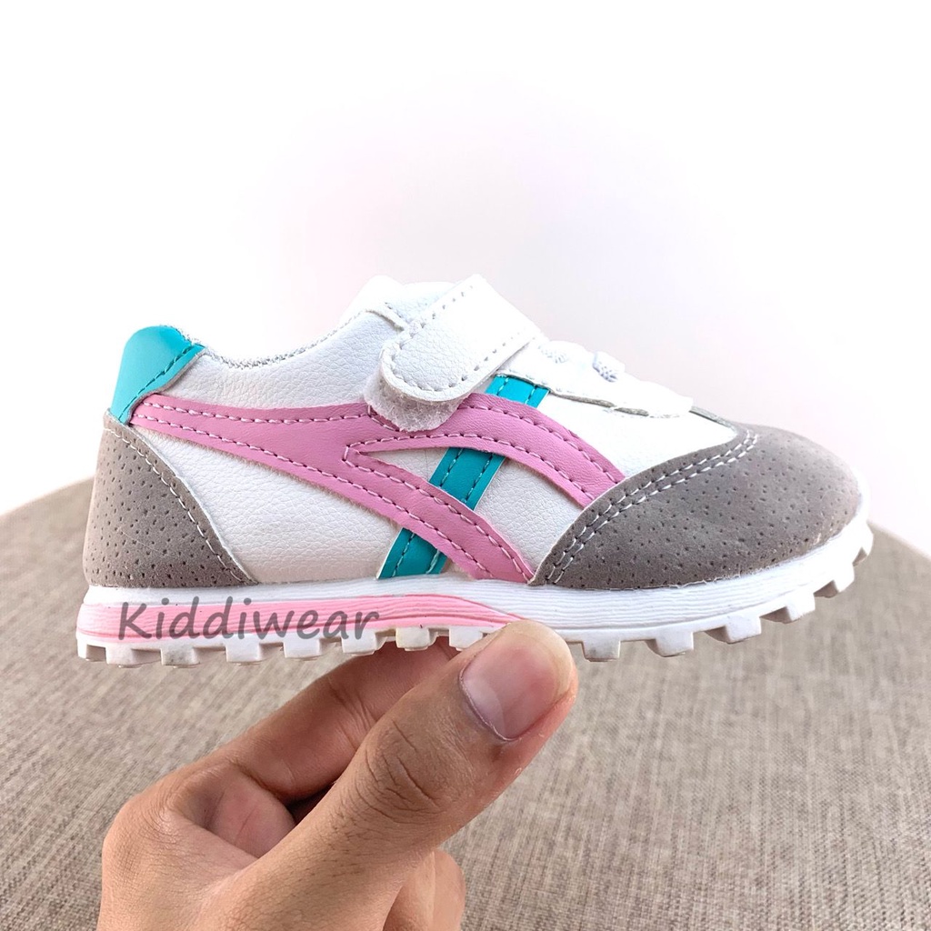 (Kiddiwear) Sepatu sneakers anak MBK54