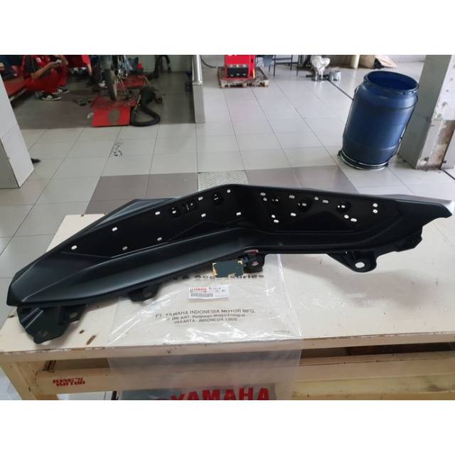 DEK BORDES ATAS NMAX KANAN ASLI YAMAHA