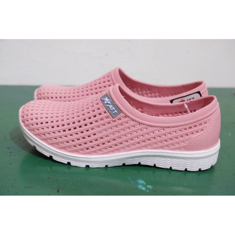 Sepatu slip on wanita pro att lentur dan nyaman dipakai