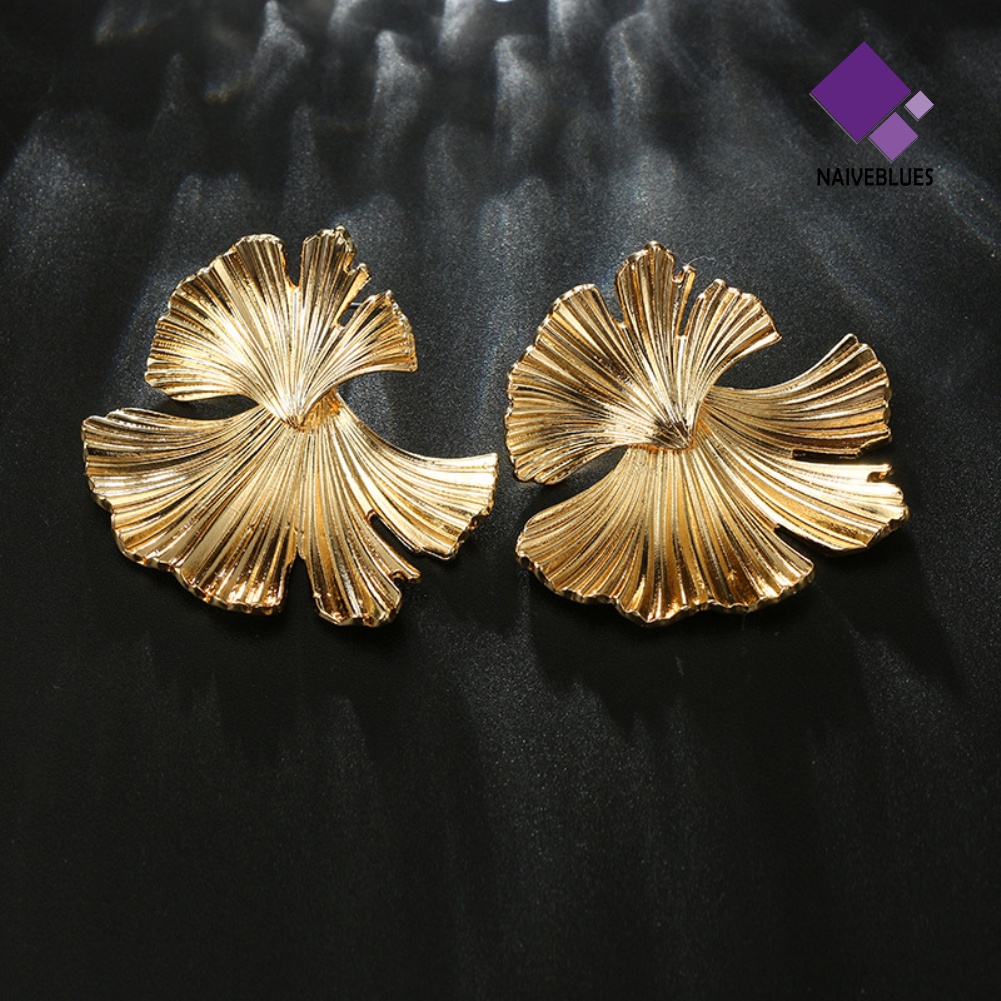 Anting Stud Bentuk Daun Ginkgo Irregular Gaya Vintage Untuk Wanita