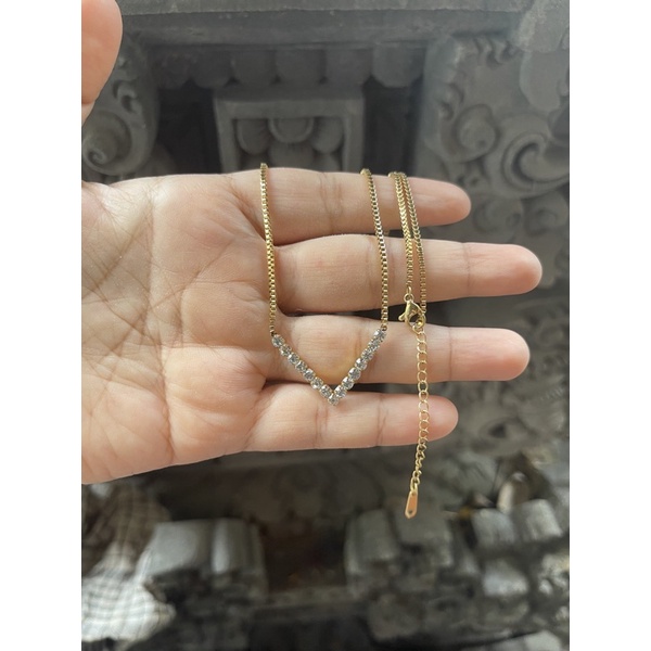 Kalung V Shaped Aurel Mini Titanium