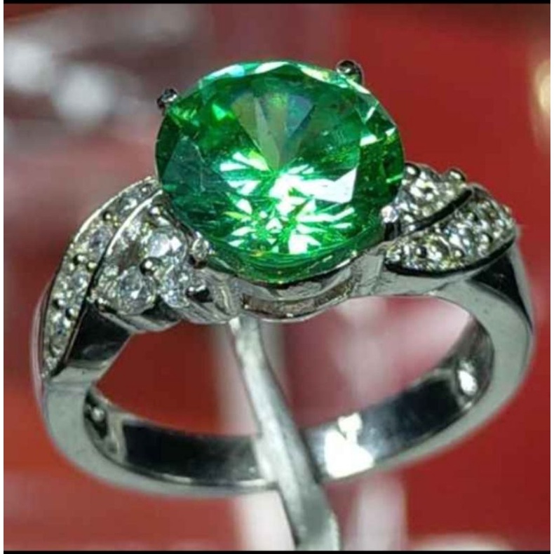 LADIES GREEN MOISSANITE NAIK DS