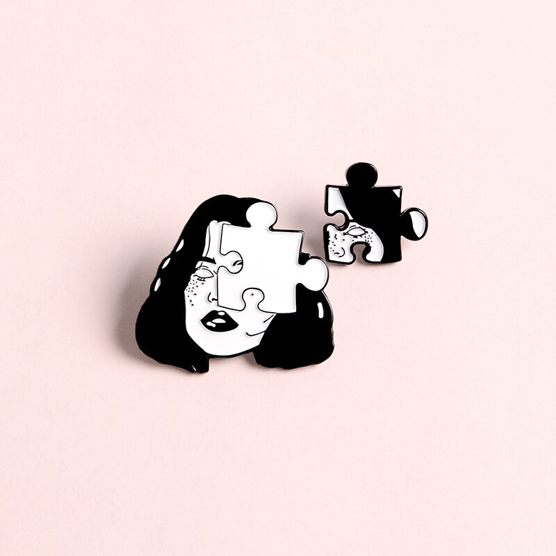 Bros Pin Enamel Desain Puzzle Jigsaw Halloween Gaya Punk Gothic Untuk Kerah Pakaian