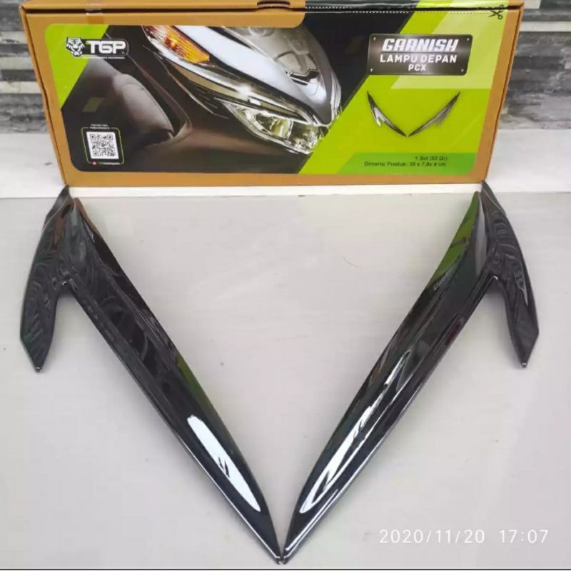 Garnish / List lampu depan PCX