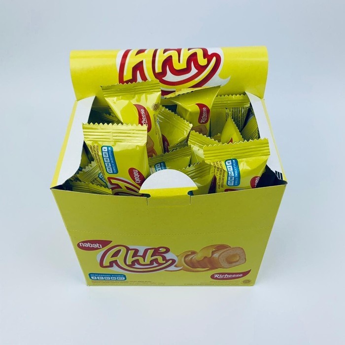 NABATI * RICHEESE* Wafer Roll Rasa Keju* 5gr isi 1 box