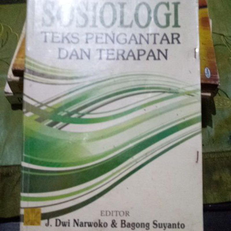 sosiologi teks pengantar dan terapan