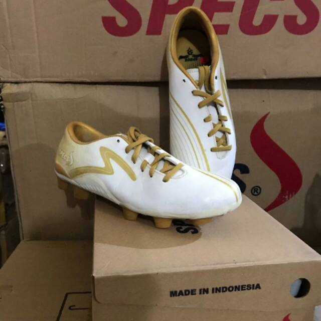 Barang langka Sepatu bola specs accelerator bafana white gold