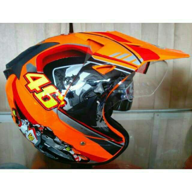 Helm Semi cross motif