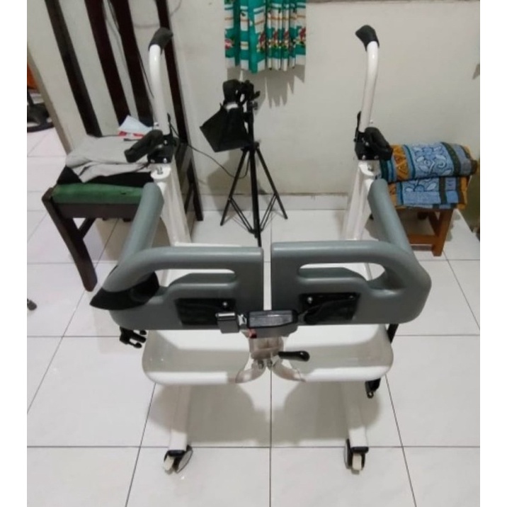 Kursi Roda Transfer Pasien BAB Commode Chair Transport Lift (Khusu  Via Gojek)