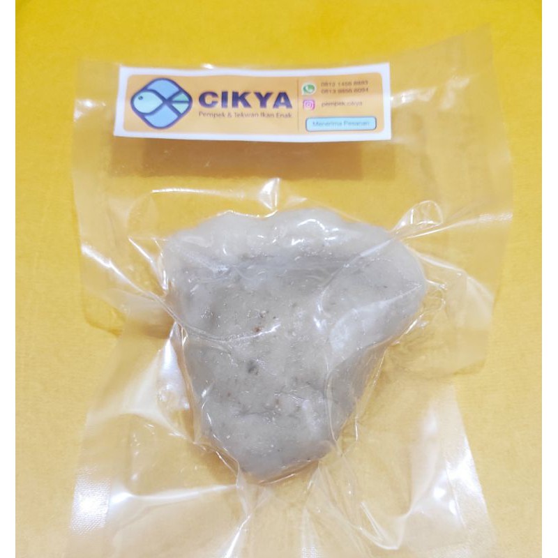 

Pempek ikan kapsel khas palembang