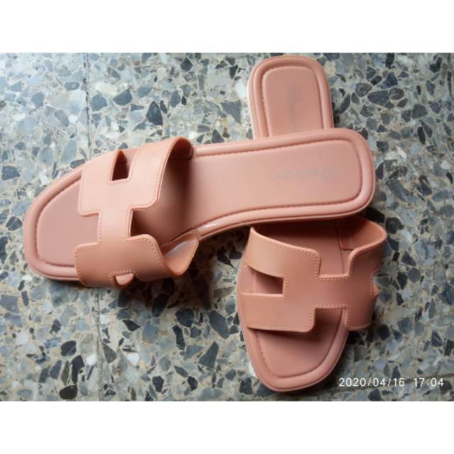 Sendal wanita balance