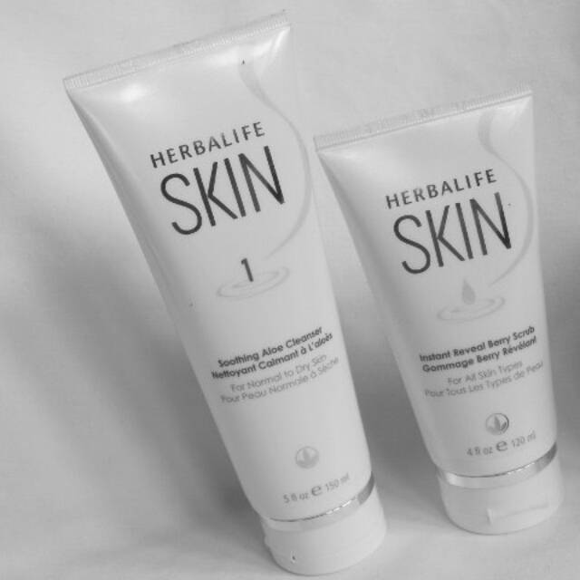 Herbalife Skin Sooting Aloe Cleanser dan Instant Reveal Berry Scrub