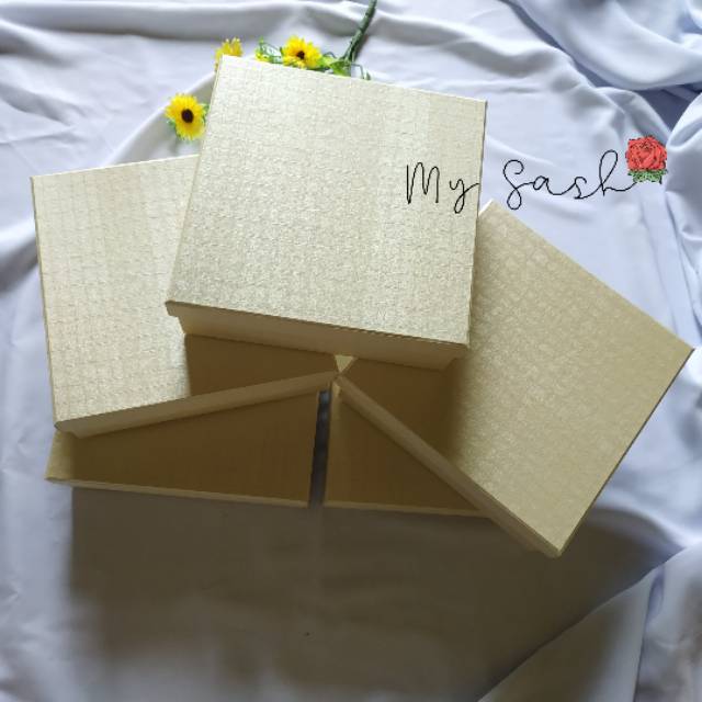 

Box kado/ Gift Box 20x20x5cm