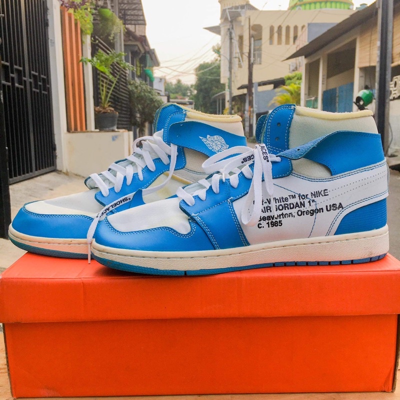 unc 1s off white