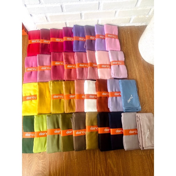 Deenay polos