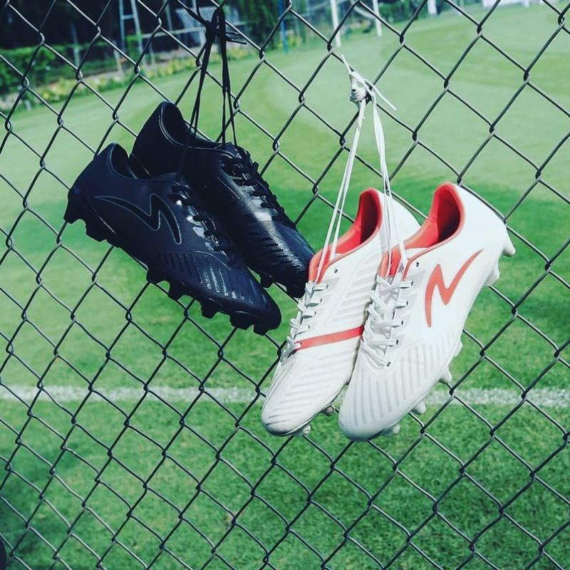 Sepatu Bola SPECS SWERVO HYDRA PRO FG