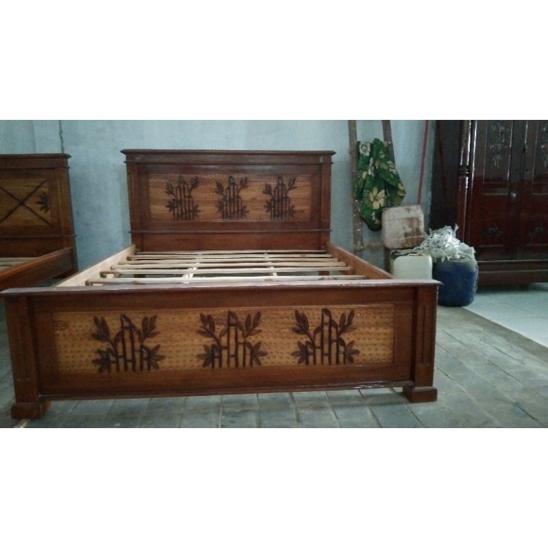 ranjang minimalis ukir