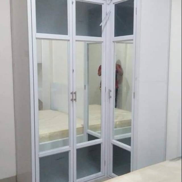 Lemari Pakaian Bahan Aluminium