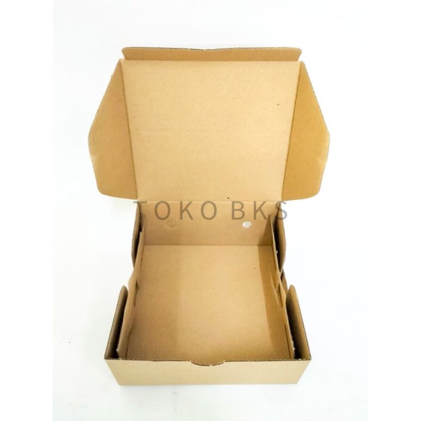 

DUS KUE COKLAT TEBAL UK 16X16X7CM ISI 10