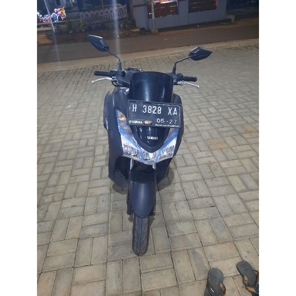 Motor Yamaha Lexi 2022 hitam