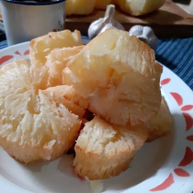 

Garlic cassava (singkong bawang)