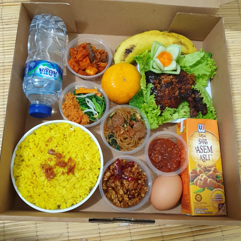 Nasi Kuning Box paket lengkap hempers