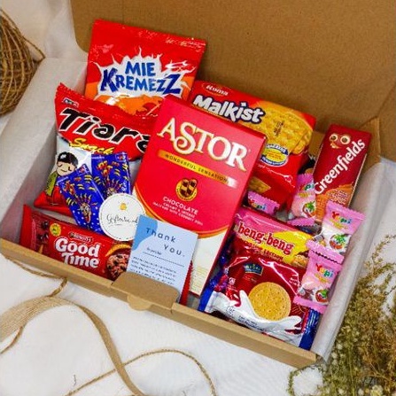 

Gift box Snack Murah Berkualitas / Hampers Snack / Hampers Box / Kado Ulang Tahun / Kado Wisuda