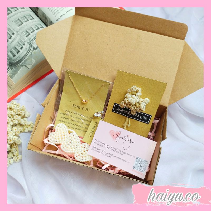 

[READY] Set Gift Box Aksesoris Hampers Kado Cewek Wisuda Ulang Tahun By Haiyu.co