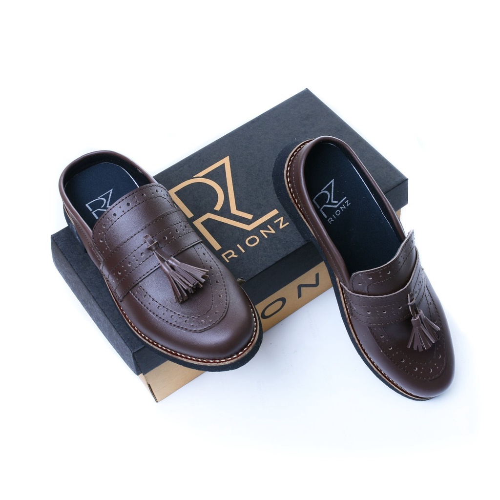 RIONZ MARKES BLACK BROWN - Sepatu Kulit PU Asli Casual Santai Slip On Pria Hitam Coklat Mules Slop Tutong Bustong Cowok Dewasa Semi Formal Pria Kantor Pesta Kondangan Gereja Original Murah Trendy Terbaru Terlaris