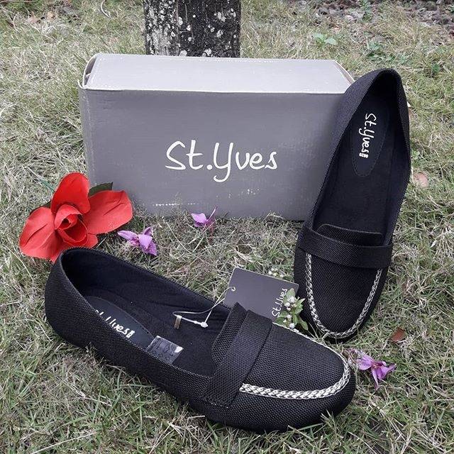 Sepatu St Yves Hitam