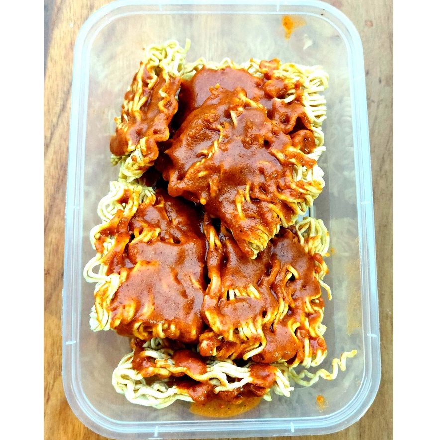 

MIE KRIWUL GURIH PEDAS BUMBU LUMER / BASAH BOX 750ML / MIE/ JAJAJAN JADUL / JAJANAN KEKINIAN / LUMER
