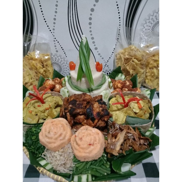 

Tumpeng urap lengkap 15 orang