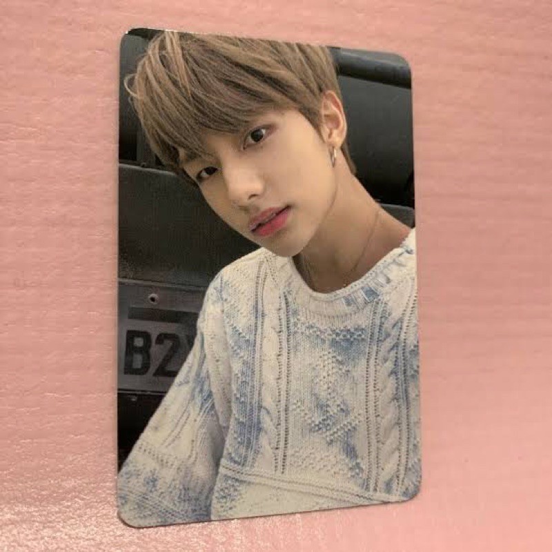 hyunjin yellow wood pc