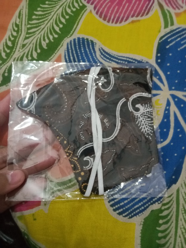 (cod) Masker Motif Batik Solo 2 Lapis Non Medis Earloop Hijab Souvenir Nikah Batik Khas Solo