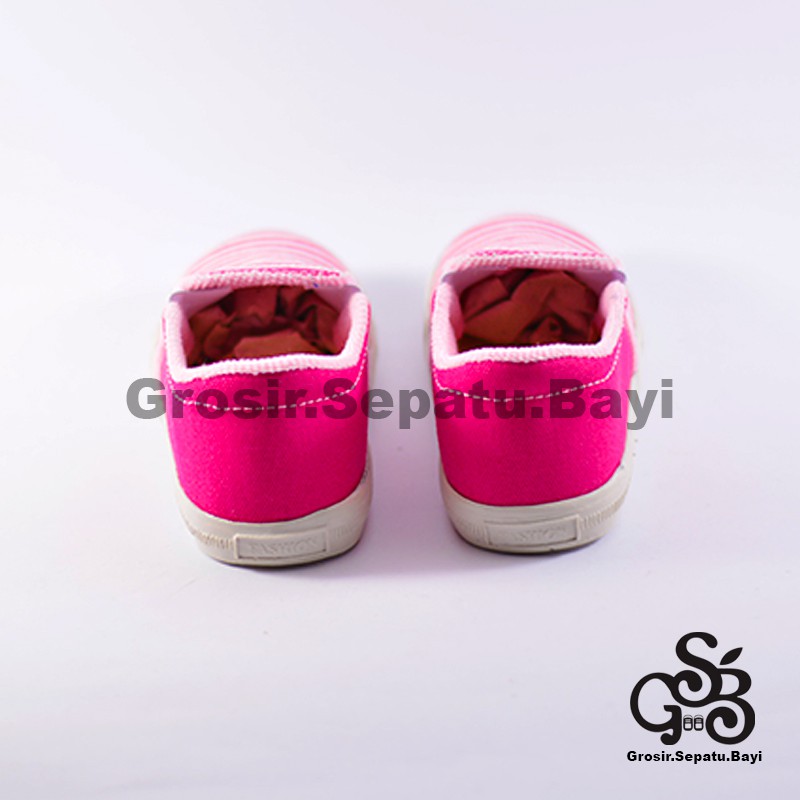 sepatu anak perempuan slip on motif Salur Pink