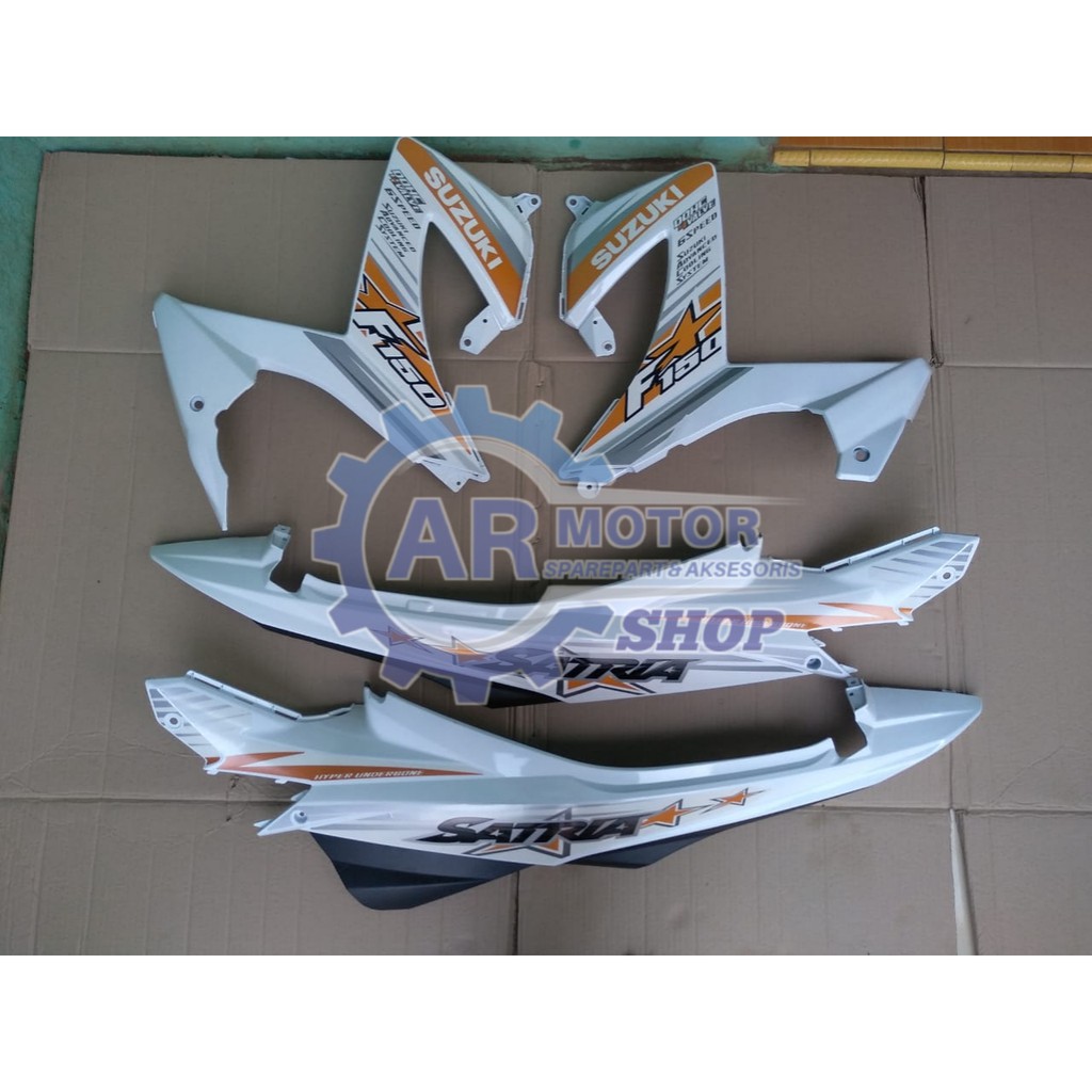 SAYAP DAN BODY BELAKANG SATRIA FU FACELIFT / FU FL PUTIH PLUS STIKER