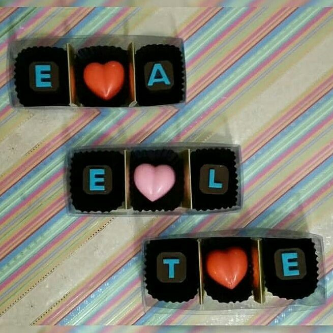 

cokelat praline huruf sekat 3 (say with chocolate)