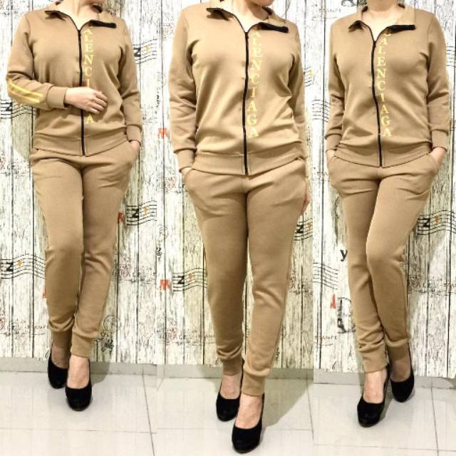 Stelan jaket shely balenciaga 304 coksu  125.000 Bahan:SCUBA PREMIUM STRECH DAN ADEM LD:100CM PB:60C