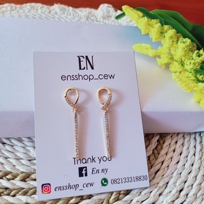 anting tusuk panjang berlian