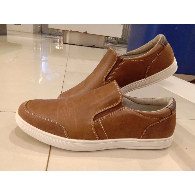 Bata sepatu casual slip on pria
