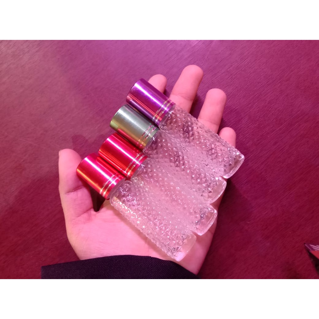 

BOTOL PARFUM 8ML BINTIK SETENGAH DUS // 25 LUSIN // TAMBAHKAN BUBBLE WARP AGAR LEBIH AMAN