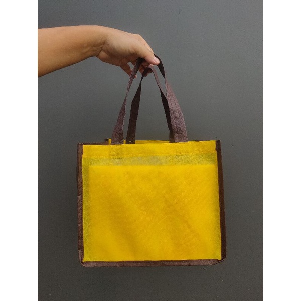 

UnoPacks ~ Tas Jahit Spunbond Box coklat & kuning 25 x 25