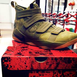 lebron soldier 11 size 12