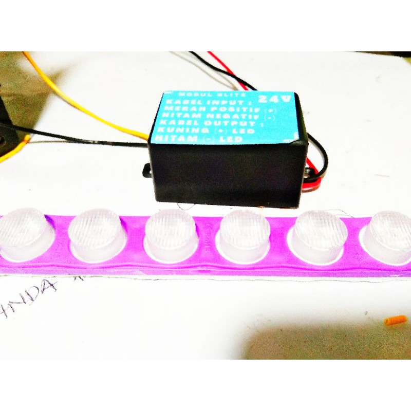 MODUL LAMPU LED KILAT /BLITZ PESAWAT 24 VOLT +2 LED 6 MATA UNGU