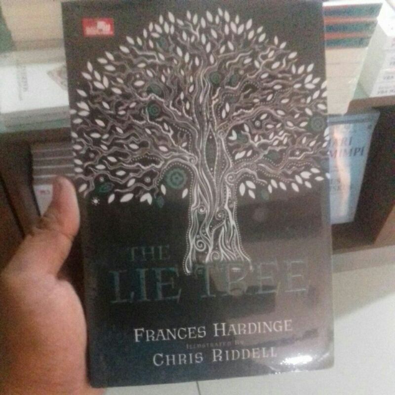 buku novel THE LIE TREE