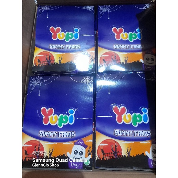 Yupi Gummy Fangs box isi 24 pcs