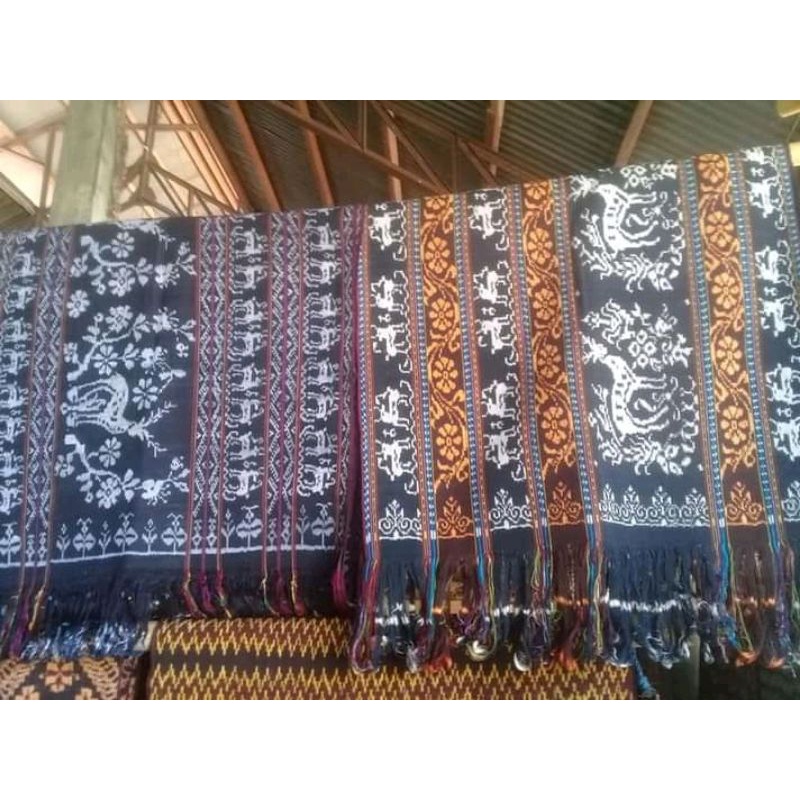 TENUN SARUNG MAUMERE NTT